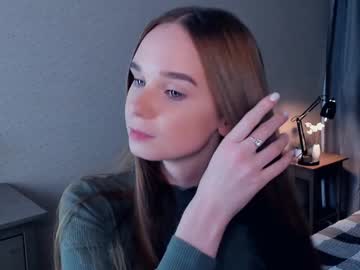 Naked cam girl gwen_sunrise image #4037874