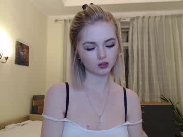 Naked cam girl yvaine777 image #1102918