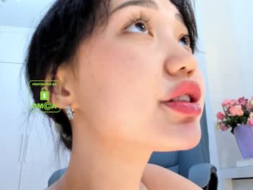 Naked cam girl lee_yoona image #750660