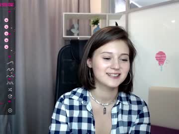 Naked cam girl lucky_lana image #1990873