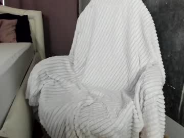 Naked cam girl lian_n image #763459