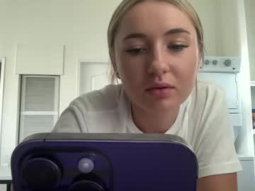 Naked cam girl lilamarie24 image #4017280
