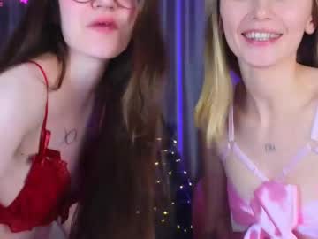 Naked cam girl monkey_and_bananass image #4050647