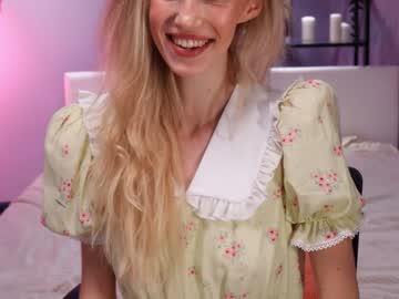 Naked cam girl lolly_bella_ image #2088636