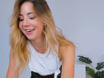 Naked cam girl emmi_rosee image #3055407