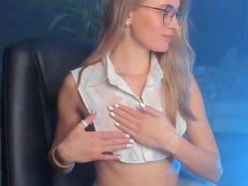 Naked cam girl linellali image #2841136