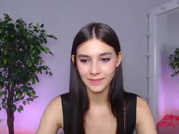 Naked cam girl li1lee_cherry image #2424552