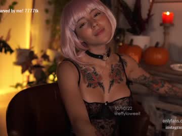 Naked cam girl effyloweell image #2906705