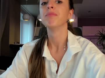Naked cam girl coy_amina_ image #3045549