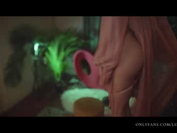 Naked cam girl lucieoude_ image #3368085