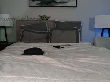 Naked cam couple ari_lovexo image #3230125