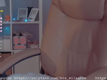 Naked cam girl mia_milagros image #1185569