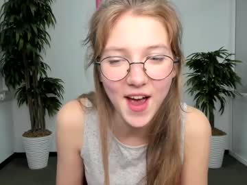 Naked cam girl avis_ryan image #1050148