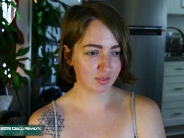 Naked cam girl maeveminx image #1959831