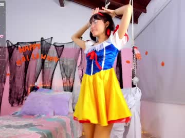 Naked cam girl little_effy18 image #2875935