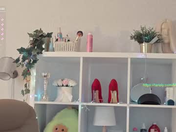 Naked cam girl mia_milagros image #2069439