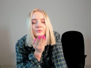 Naked cam girl oliviabr0wn image #3118305