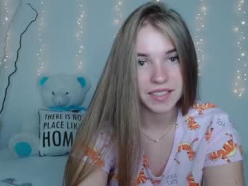 Naked cam girl little__cherrry image #2491497