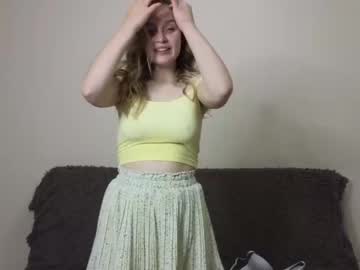 Naked cam girl your_lily419015 image #3939160