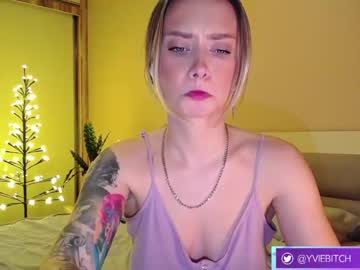 Naked cam girl _yvie_ image #3321322