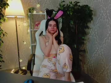 Naked cam girl lilian_flirts image #1587843
