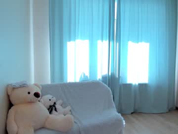 Naked cam girl yana_squrel_22 image #1862277