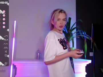 Naked cam girl small_blondee image #2549076