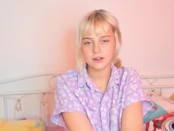 Naked cam girl louiseshelton image #2356281