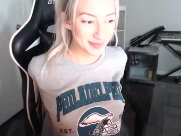 Naked cam girl miss_bee image #2914122