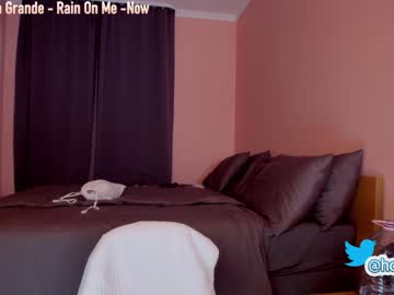 Naked cam girl hollyextra image #2374361