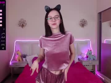 Naked cam girl queen_kitty1818 image #3291471
