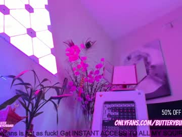 Naked cam girl butterybubblebutt image #2160812