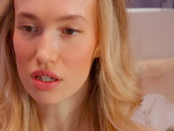 Naked cam girl lolly_bella_ image #1509943