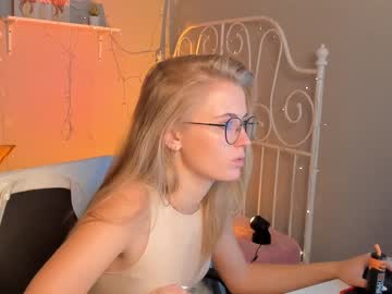 Naked cam girl linellali image #2494709