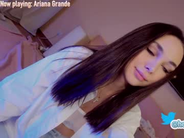 Naked cam girl hollyextra image #2556210