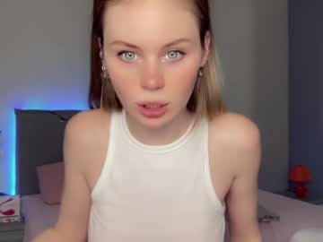 Naked cam girl 01lu image #1095546