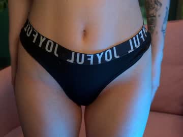 Naked cam girl yours_lola image #1275007