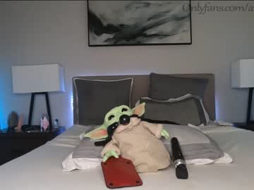 Naked cam couple ari_lovexo image #2369105
