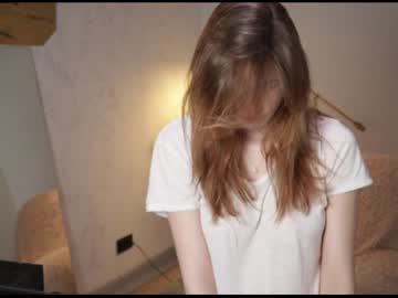 Naked cam girl gwen_sunshine image #1366410
