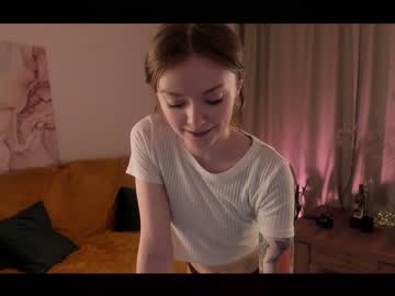 Naked cam girl caught_in_4k image #2095595