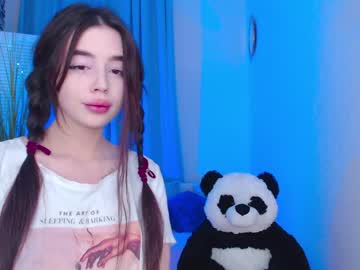 Naked cam girl little_panda_ image #1026711