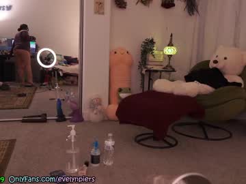 Naked cam girl evelynpiers image #3438721