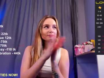 sunny_piee naked cam