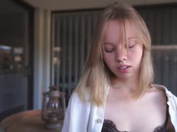 Naked cam girl bibi_it_is image #3447749