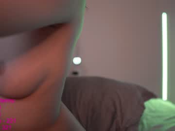 Naked cam girl lindamei image #1983617