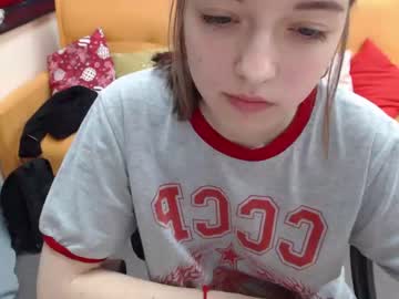 Naked cam girl caramelelechka image #1980013