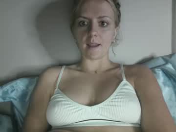 mollyharttt naked cam