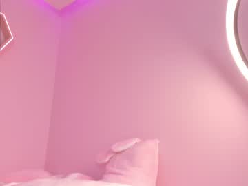 Naked cam girl bella_adams_ image #1193582