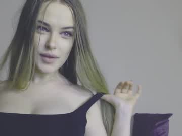 Naked cam girl petit_kaka image #570176