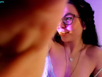 Naked cam girl littlee33 image #1003603